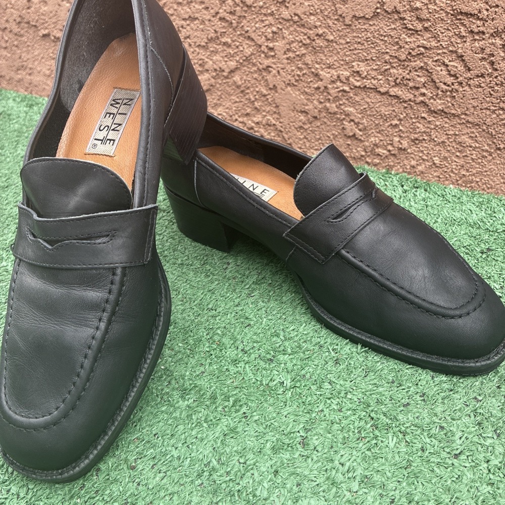 Nine West Black Leather Penny Loafers Y2K Business Casual Retro Chucky Heel Sz10